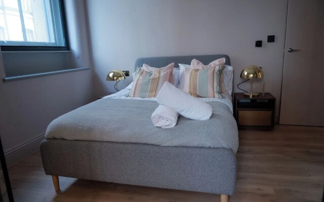 Luxury Stunning 2bed Apt City Centre