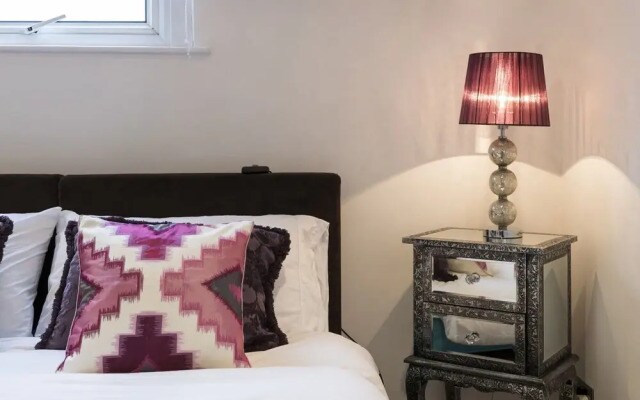 Dazzling 2BR Flat Near by East Putney Station