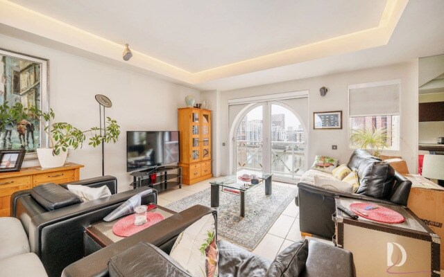Beautiful 1 Bed on the River
