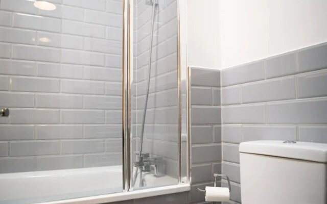 Spacious And Charming 2 Bedroom Flat Near Shepherd's Bush
