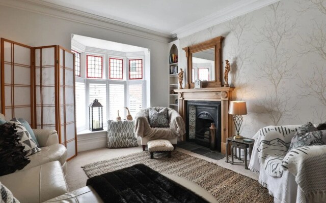 Superb Period Townhouse in Historic Uphill Lincoln
