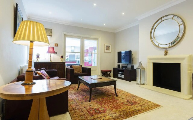 Veeve - Four Bedroom Apt. In Kensington