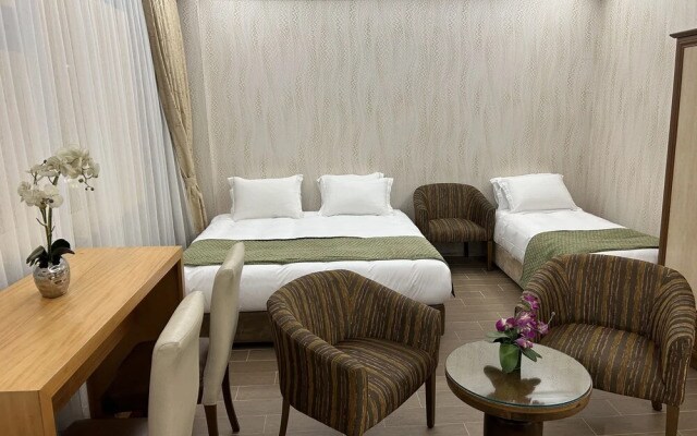 Lily Rooms