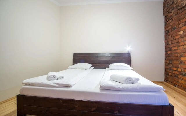 Dream Stay - Bright 2-Bedroom 2-Floor Old Town Apartment