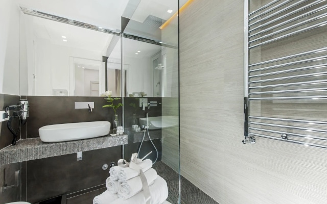 Vatican Style Suite