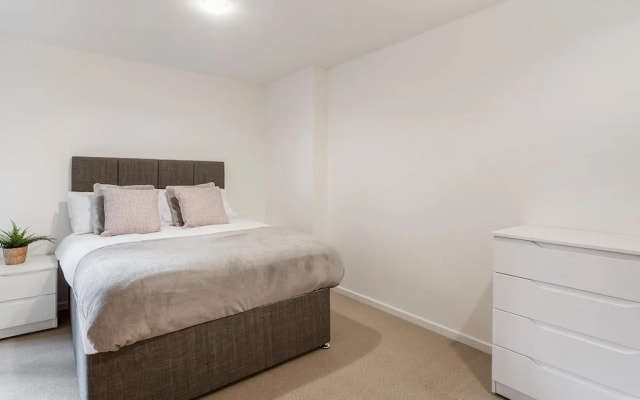 Stylish 2BR Apartment in Heart of Sheffield