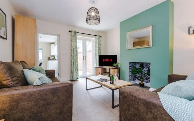 Modern Apartment Perfect for Business Sleeps 4