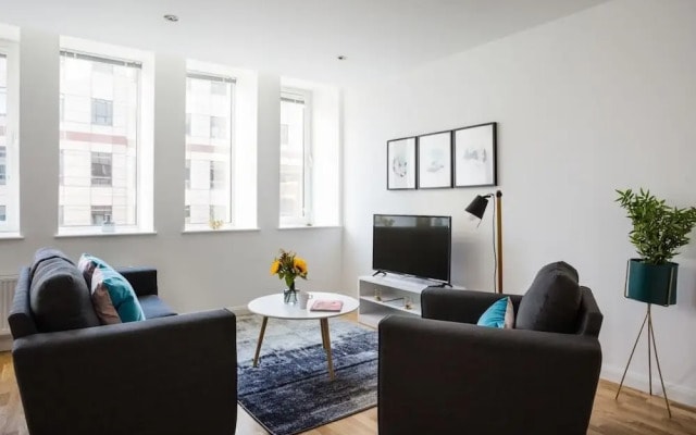 Flying Butler Croydon Apartment