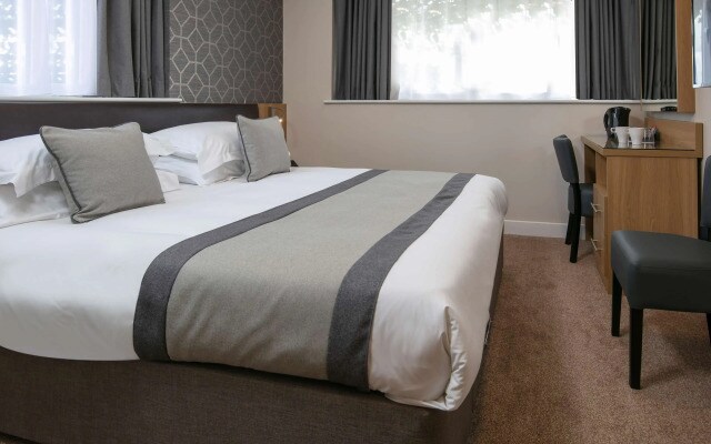 Best Western Northfields Ealing Hotel-Opposite Northfield Station -Piccadilly line