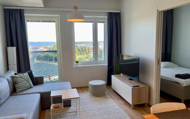 City apartment with lake view and free parking