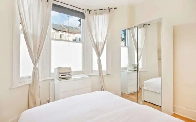 Cosy 2bed Skylight Apt W/patio in Clapham Junction