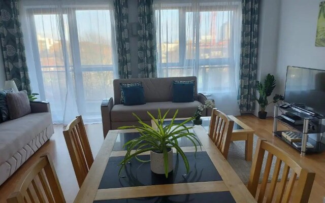 Large 2 Bed, 2 Bath, Free Parking & WiFi