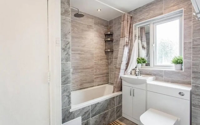 Immaculate 2-bed Apartment in Dagenham