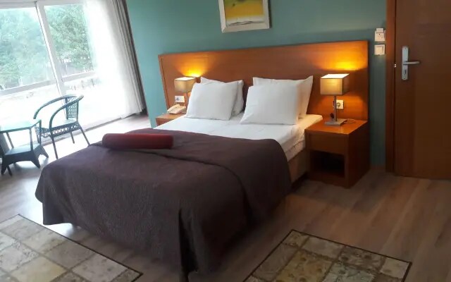 Dragos Island Hotel