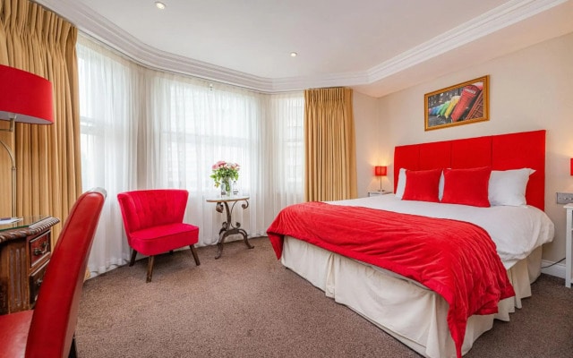 Ashburn Hotel