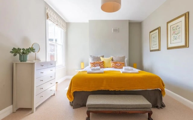 Luxuriously Designed 3 Bedroom Apartment in Clapham
