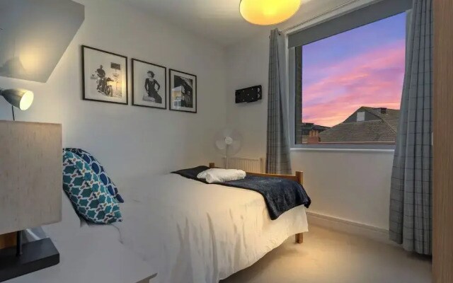 Kingsland High Street Apartment