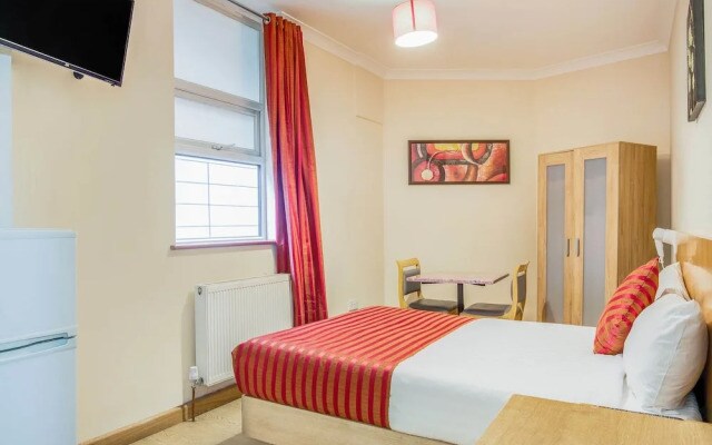 Lovely Studio in London With Patio