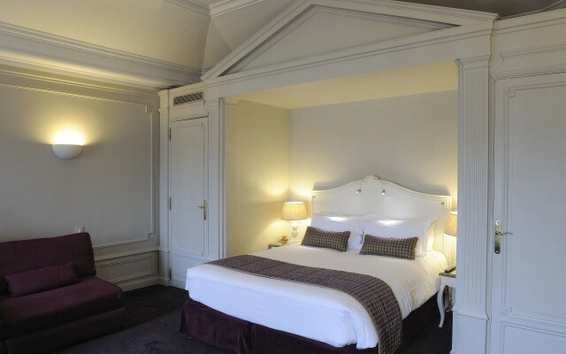 Royal Hotel