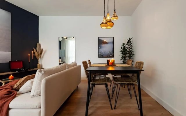 Central and Captivating 4 Bedroom by Placa Catalunya