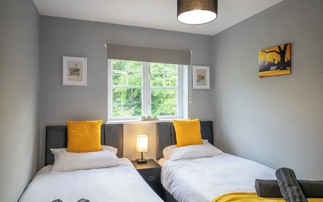 House Sleeps6-garden-petsok-parking-long Stay Disc
