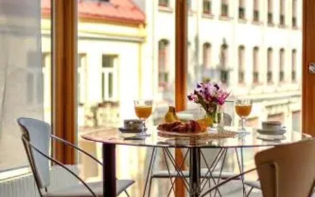 Cozy & Comfy Old Town Apartment With Balcony