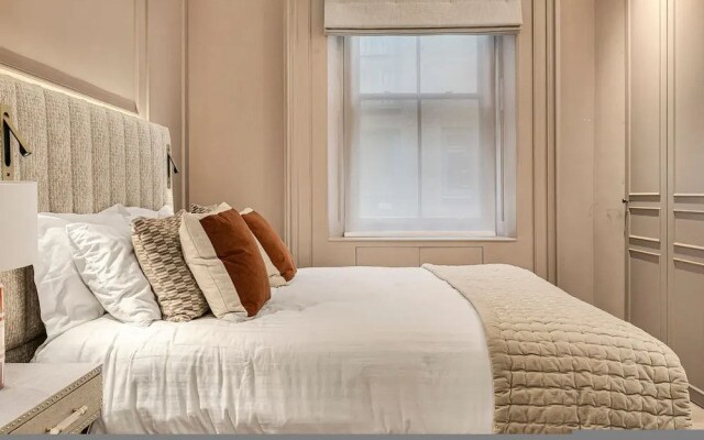 Ultra Luxury Holland Park Home - Central AC