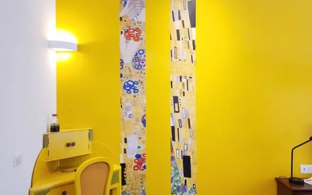Prisma Rooms