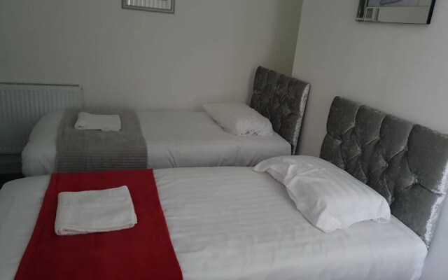 Deluxe 6 bed Suite in Liverpool City Center