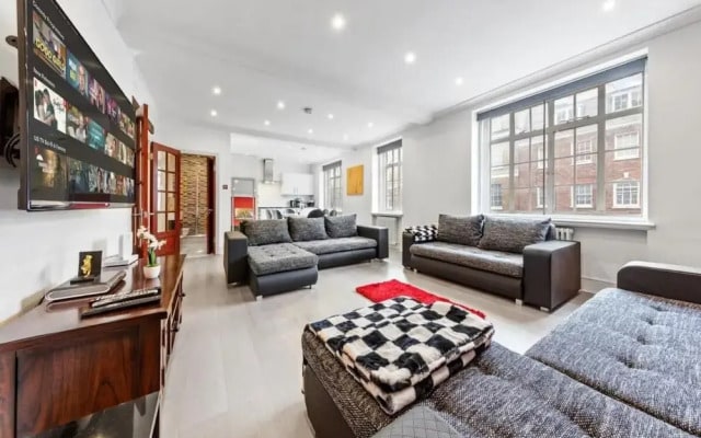 London Chic Apartment - City Center Gem