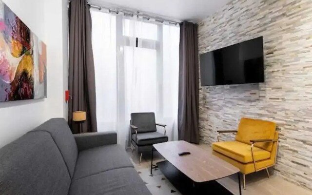 Intimate Flat w/ A/C & Jacuzzi - 2br/6p Montmartre