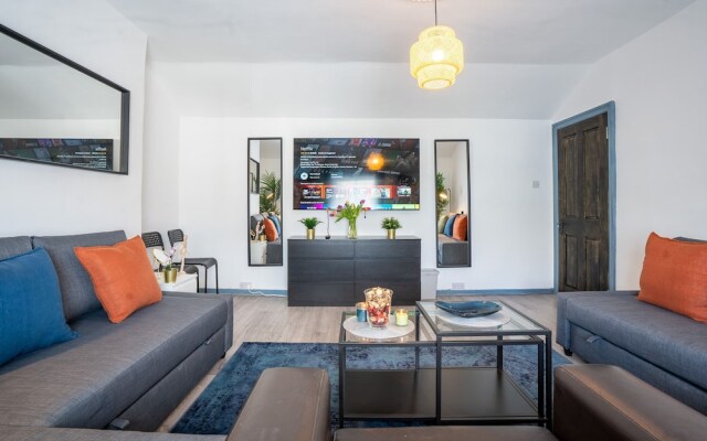 Spacious 2BR Maisonette 2 Baths Huge Lounge