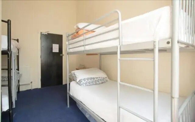 Central Hotel - Hostel