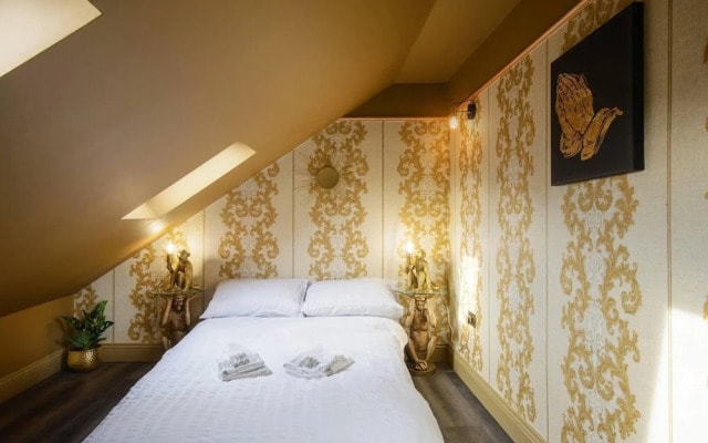 Luxury Versace Sleeps10, Hottub, Pool Table, Skytv