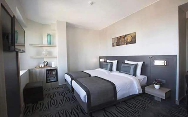 Akoni Hotel