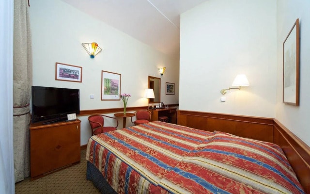 Hotel 16