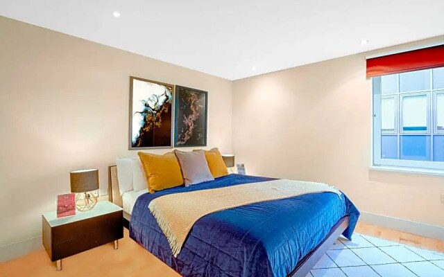 Luxurious Sir John Lyon Serviced Apartment