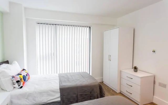 Comfortable studio apartment in central Oldham