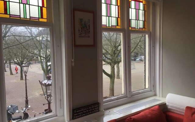 Lovely Studio With Canal Views