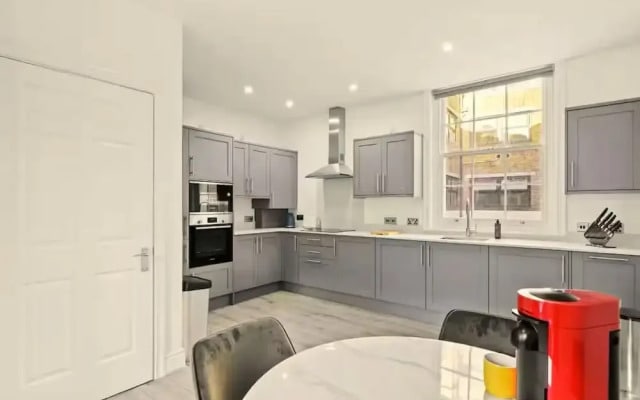 Flat 2 Beauchamp Place