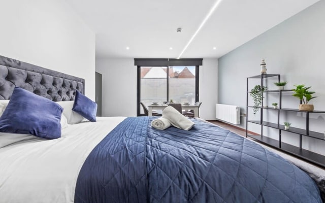 Modern Spacious Sleeps 4 Studio Golders Green