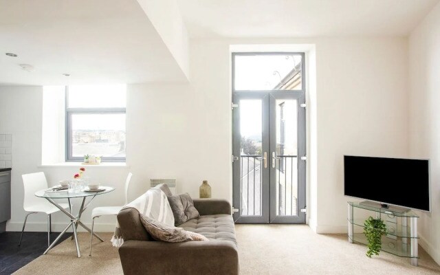 Snug Holiday Home in Bradford With Balcony