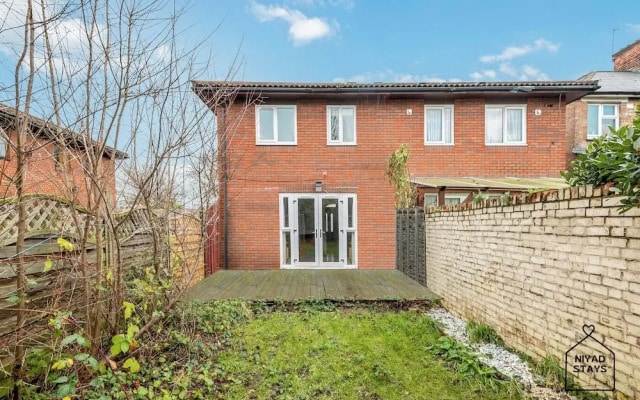 Hale Lodge, Beautiful 3 BR Home With Free Parking