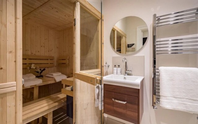 Dream House London With ac, Gym, hot Tub, Cinema