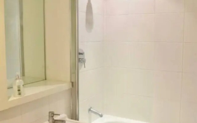 Modern 1 Bedroom Flat in Canary Wharf