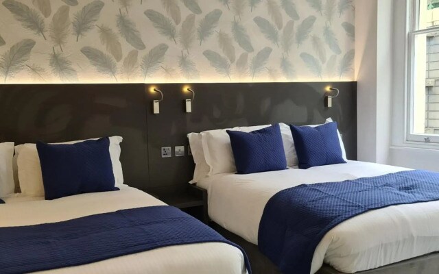 Commodore Hotel