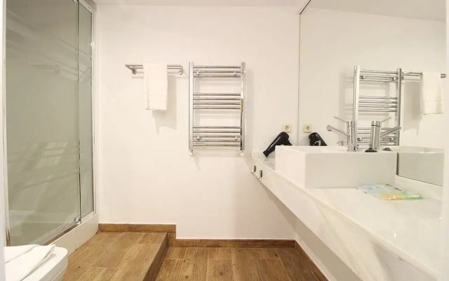 Luminous Apartment in Chueca Allôhousing