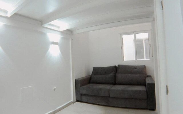 Duplex con cama de 135cm, A/C. WiFi metro Plaza Eiptica