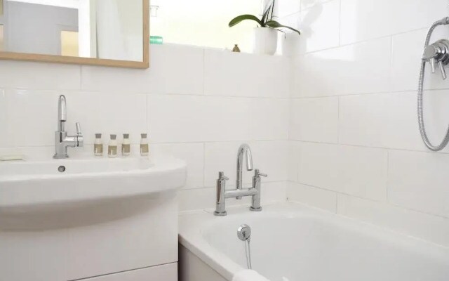 2 Bedroom Central London Apartment By Hyde Park