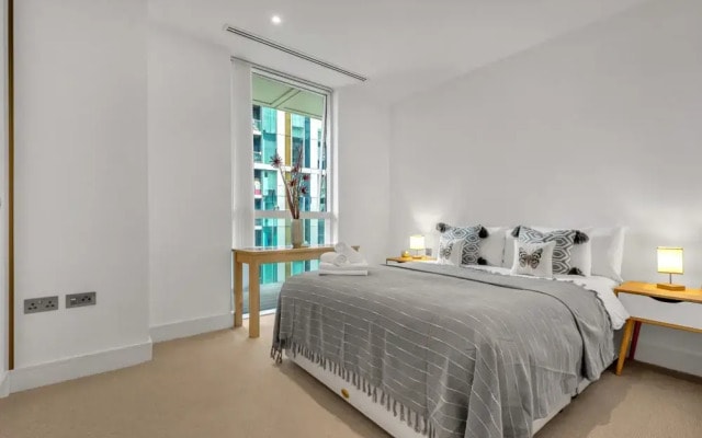 Stunning Serviced Apartment-Canary Wharf